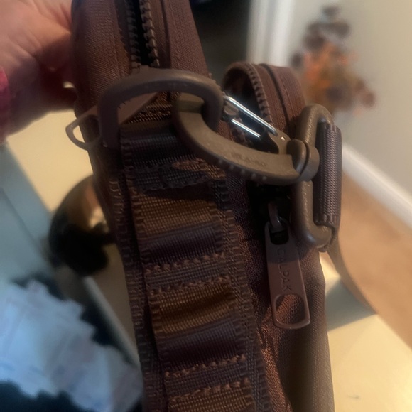 CalPak crossbody in walnut - Picture 5 of 9
